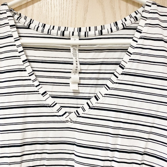 Lululemon White Stripped Size 10  Women’s Top. - Picture 5 of 8